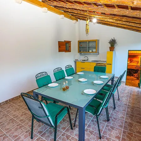 Secluded With Pool And Hot Tub Casa de Férias Lecevica