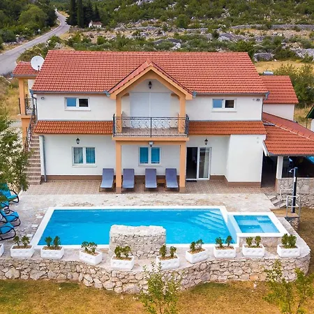 Secluded With Pool And Hot Tub Feriehus *